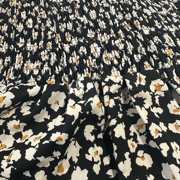 Floral Black and Cream Women's Top - Picture 7 of 7